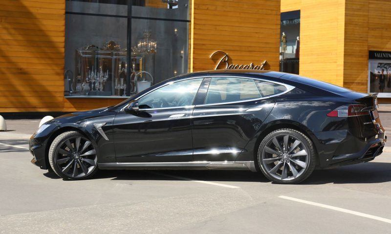 LARTE Design TESLA Model S P85D Elizabeta 4