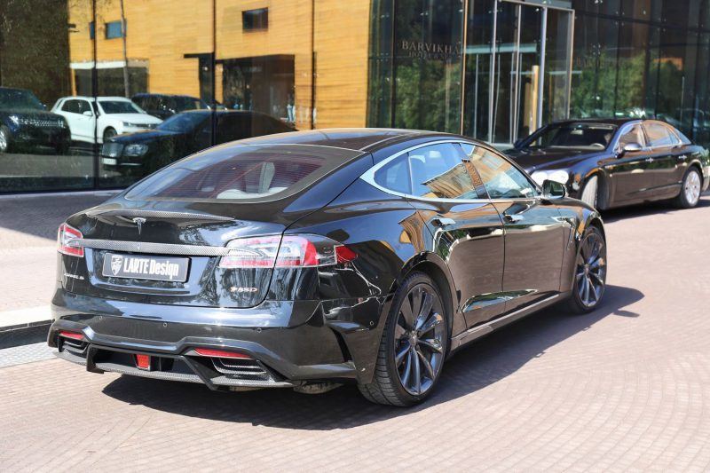 LARTE Design TESLA Model S P85D Elizabeta 42