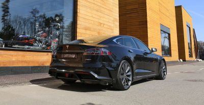 LARTE Design TESLA Model S P85D Elizabeta 50