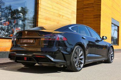 LARTE Design TESLA Model S P85D Elizabeta 53