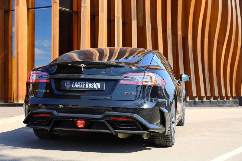 LARTE Design TESLA Model S P85D Elizabeta 54