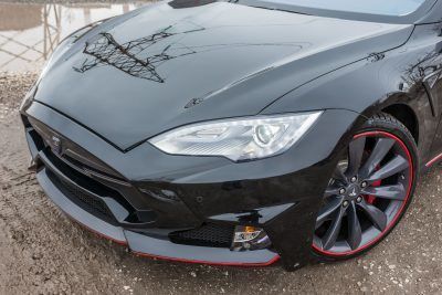 LARTE Design TESLA Model S P85D Elizabeta Redline 17