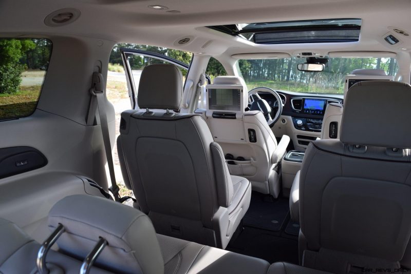 2017 Chrysler PACIFICA Limited- Interior 10