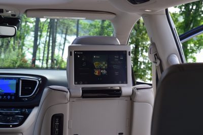 2017 Chrysler PACIFICA Limited- Interior 11