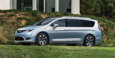 2017 Chrysler PACIFICA 24