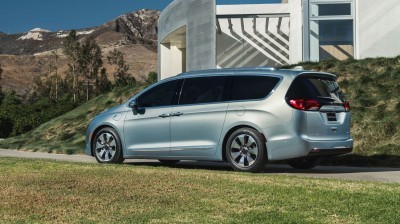 2017 Chrysler PACIFICA 25