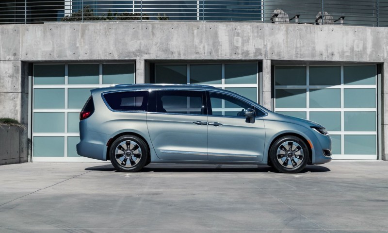 2017 Chrysler PACIFICA 29