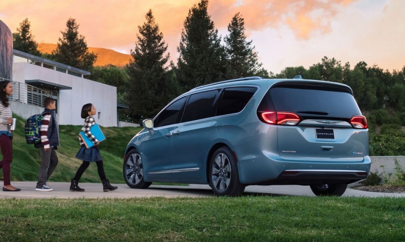 2017 Chrysler PACIFICA 30