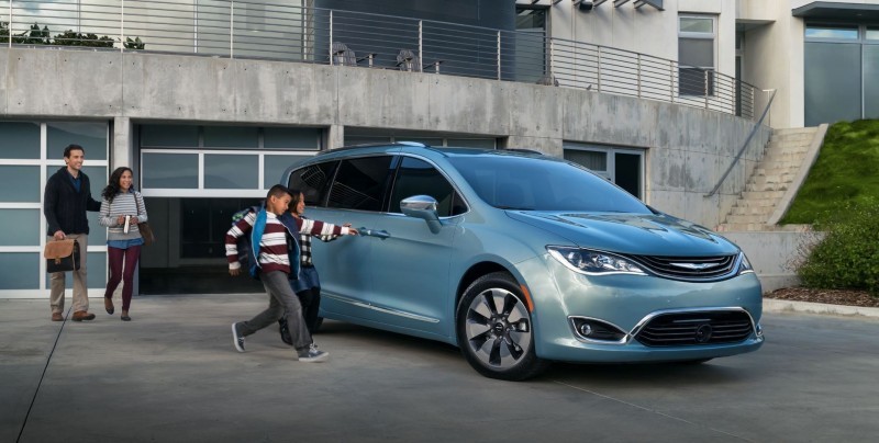 2017 Chrysler PACIFICA 32