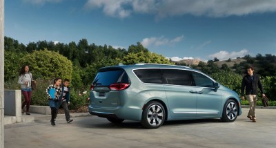 2017 Chrysler PACIFICA 34