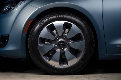 2017 Chrysler PACIFICA 40
