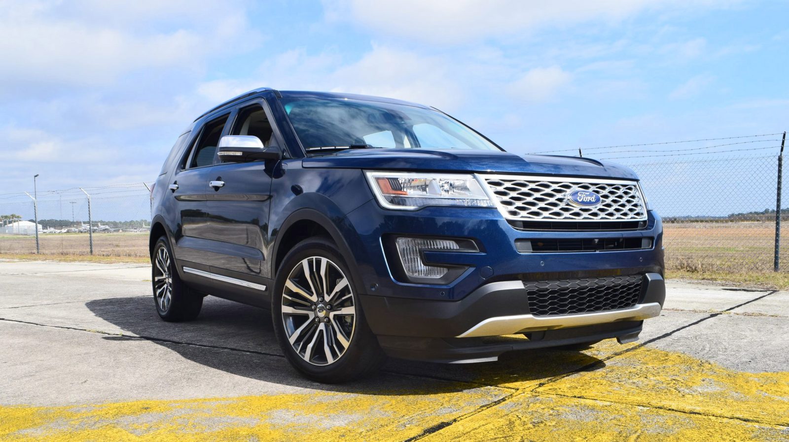 2017 Ford Explorer Platinum 4x4 - HD Road Test Review » CAR SHOPPING