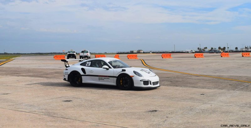 2017 Porsche 911 GT3RS 1