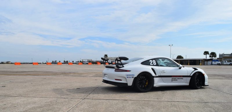 2017 Porsche 911 GT3RS 11