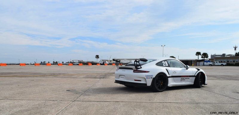 2017 Porsche 911 GT3RS 12