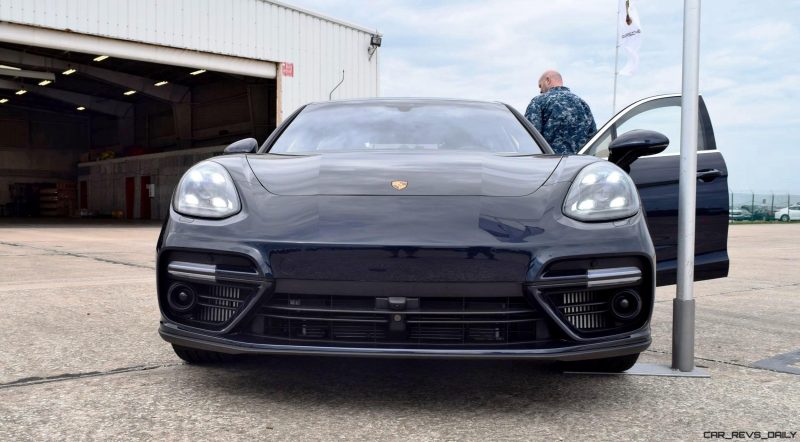 2017 Porsche Panamera TURBO Exterior 1