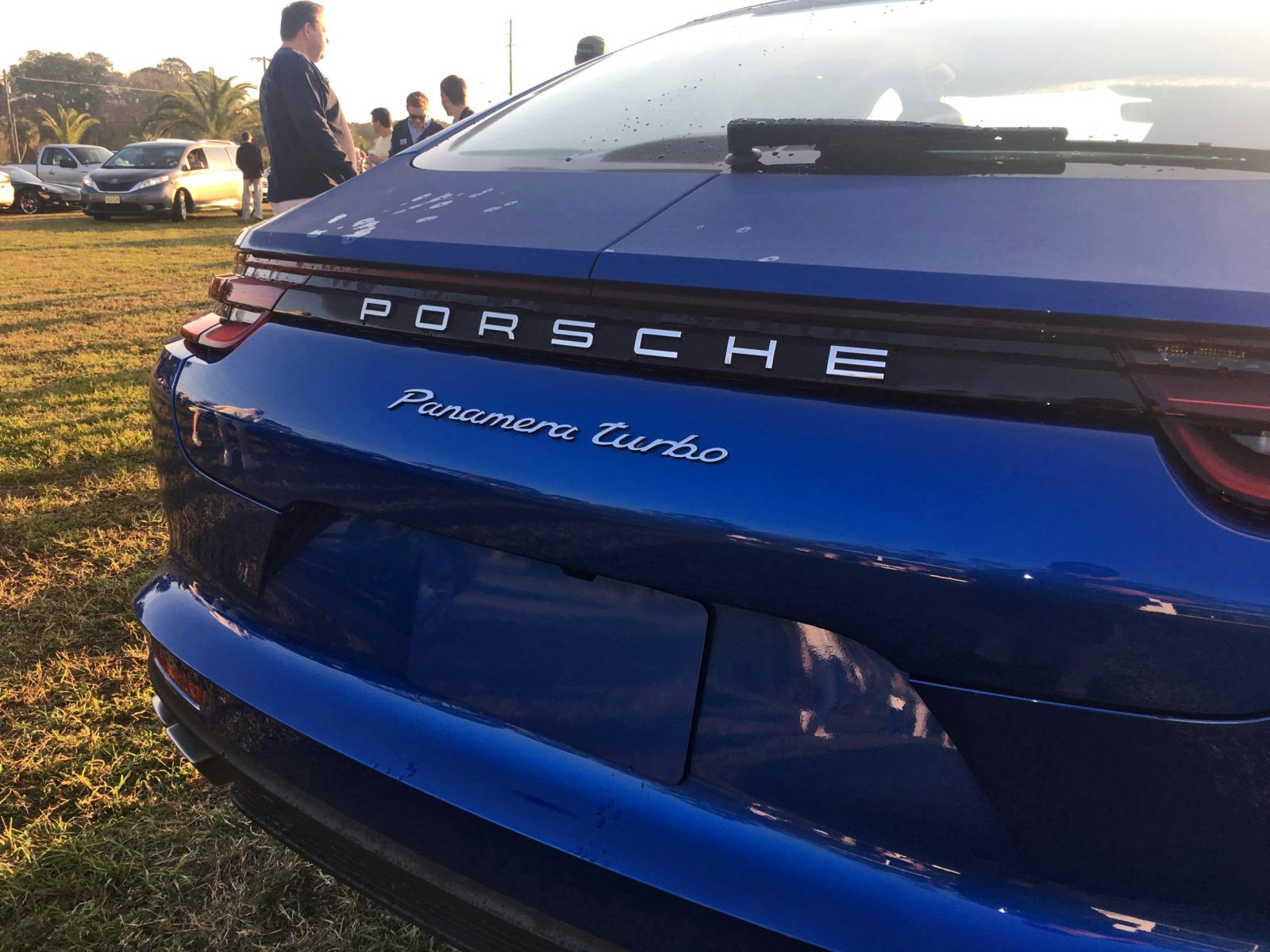 2017 Porsche Panamera TURBO Exterior 9