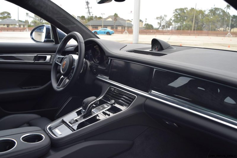 2017 Porsche Panamera TURBO Interior 2