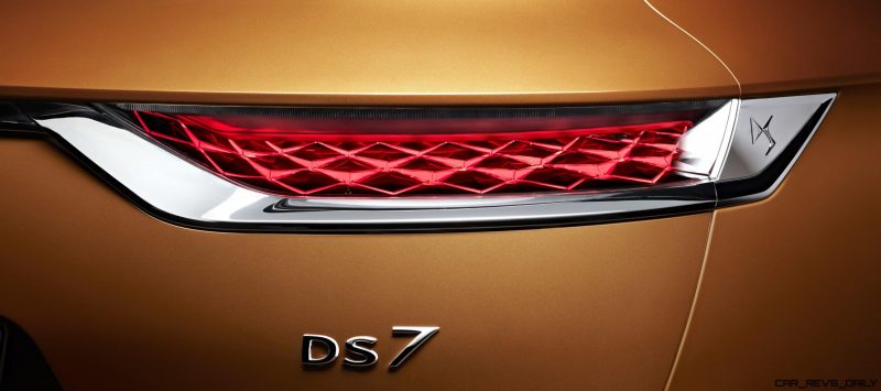 20170228 DS 7 CROSSBACK - Rear light and badge signature HD