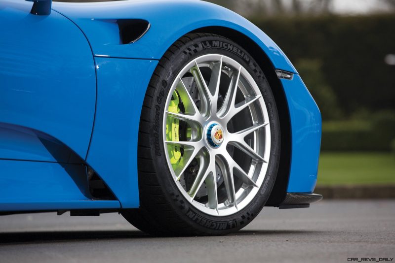 Arrow Blue Porsche 918 Spyder 23