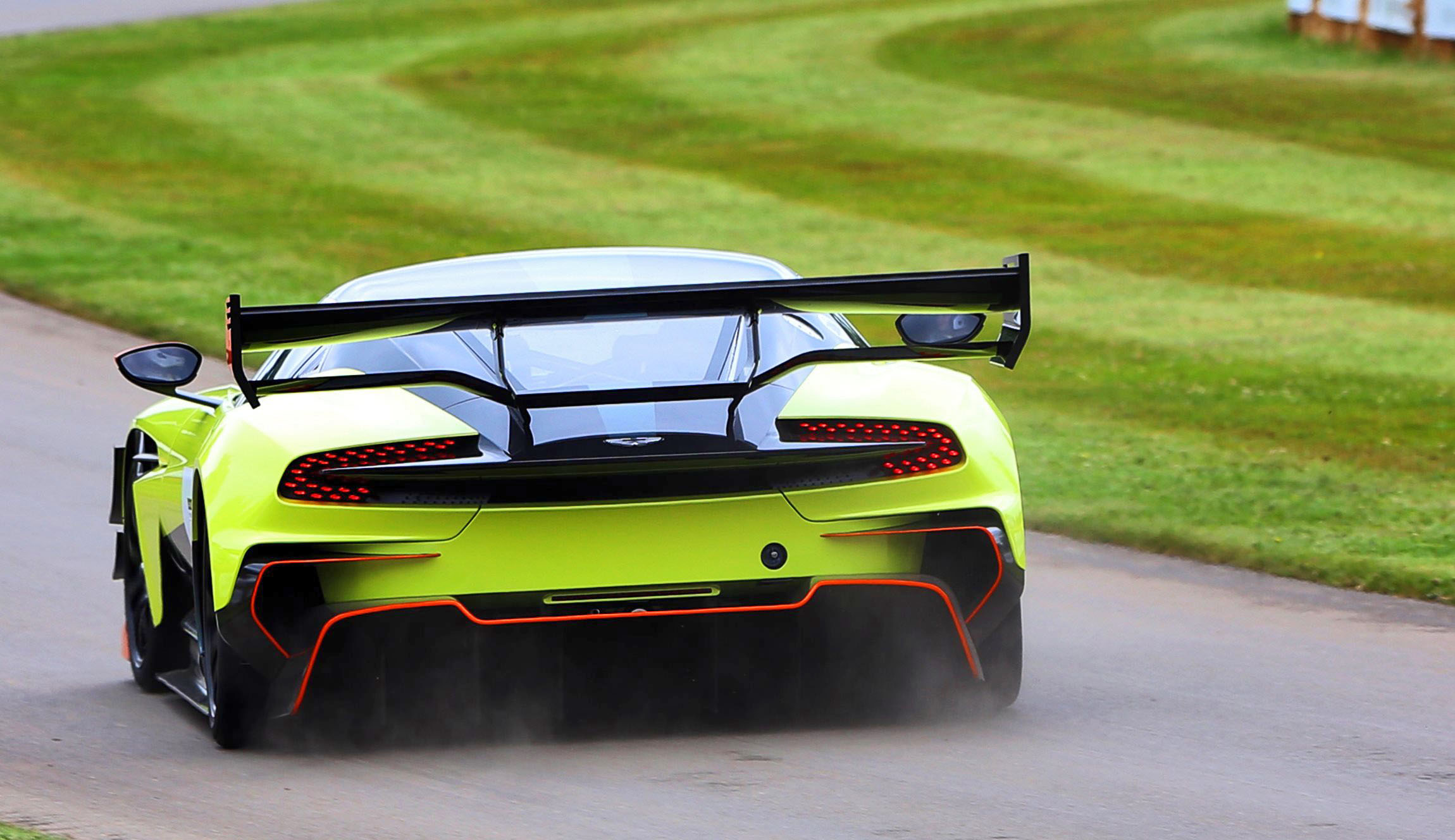 Aston Martin Vulcan Amr Pro