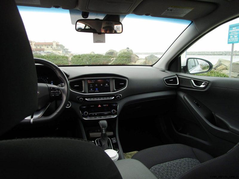 2017 Hyundai Ioniq Hybrid SEL INTERIOR 16