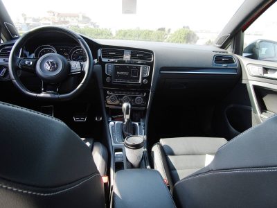 2017 VW Golf R INTERIORS 3