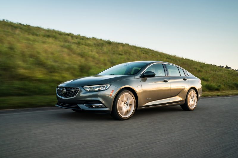 2019-Buick-Regal-Avenir-077