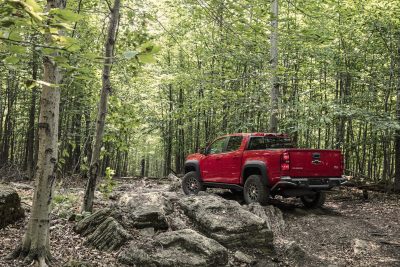 2019-Chevrolet-Colorado-ZR2-Bison-002