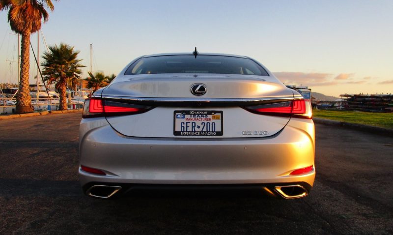 2019 Lexus ES350 19