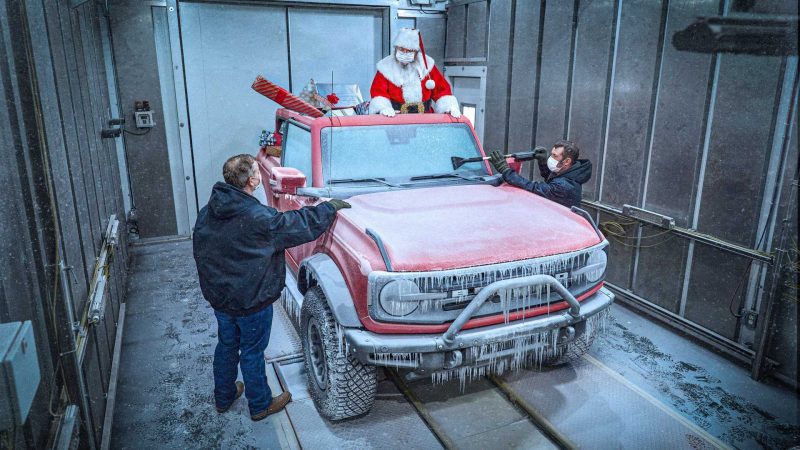 2021 Ford Bronco christmas picture