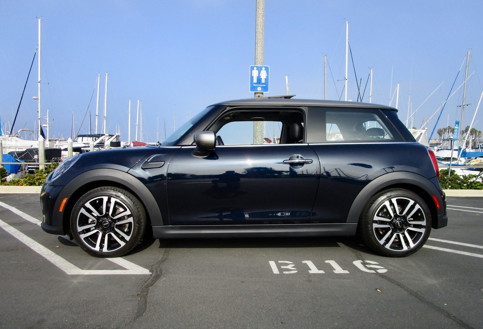 2022 MINI Cooper Hardtop 2 Door Review by Ben Lewis » ROAD TEST REVIEWS »  Car-Revs-Daily.com