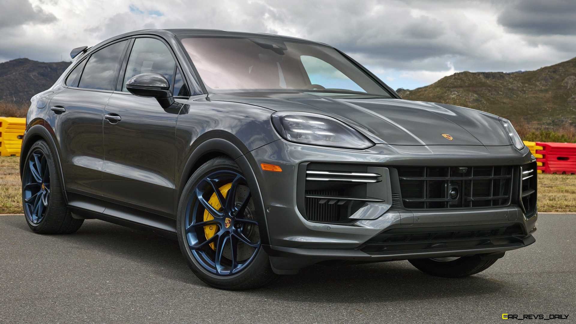 2024 Porsche Cayenne Debuts, Overhauled Interior and Updated