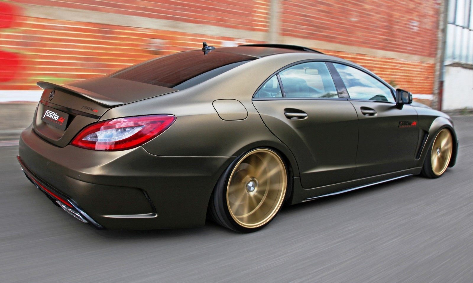 FOSTLA.de Foliation Designs A Wild Mercedes-Benz CLS in Metallic Gold ...