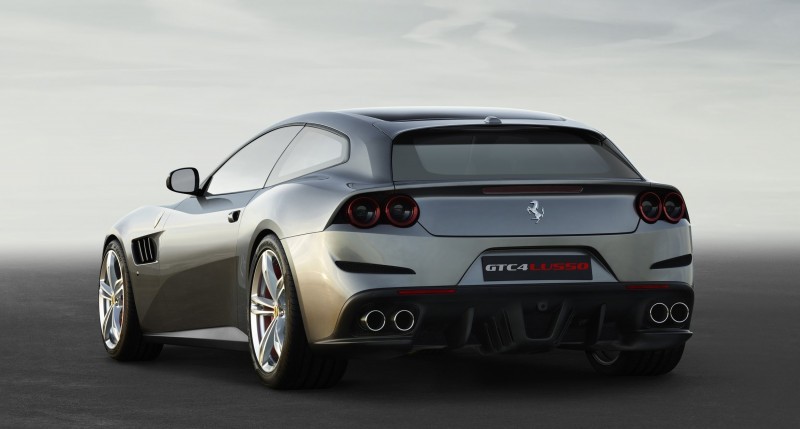 Ferrari_GTC4Lusso_r_3_4_LR