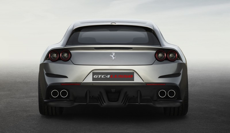 Ferrari_GTC4Lusso_rear_LR