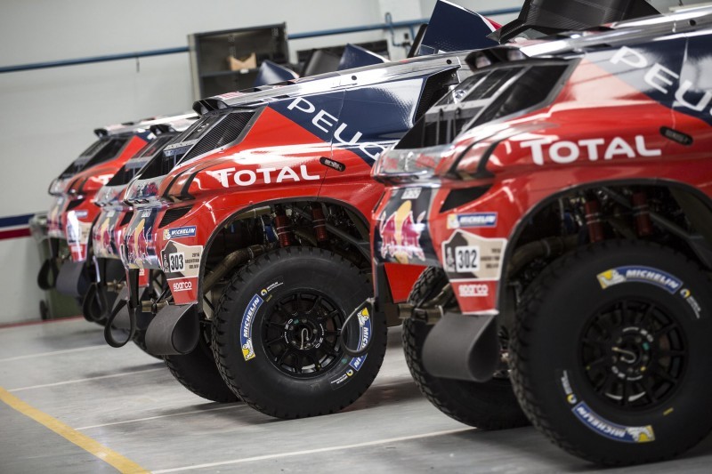 Rally Dakar 2016 Peugeot DKR16 Red Bull 21