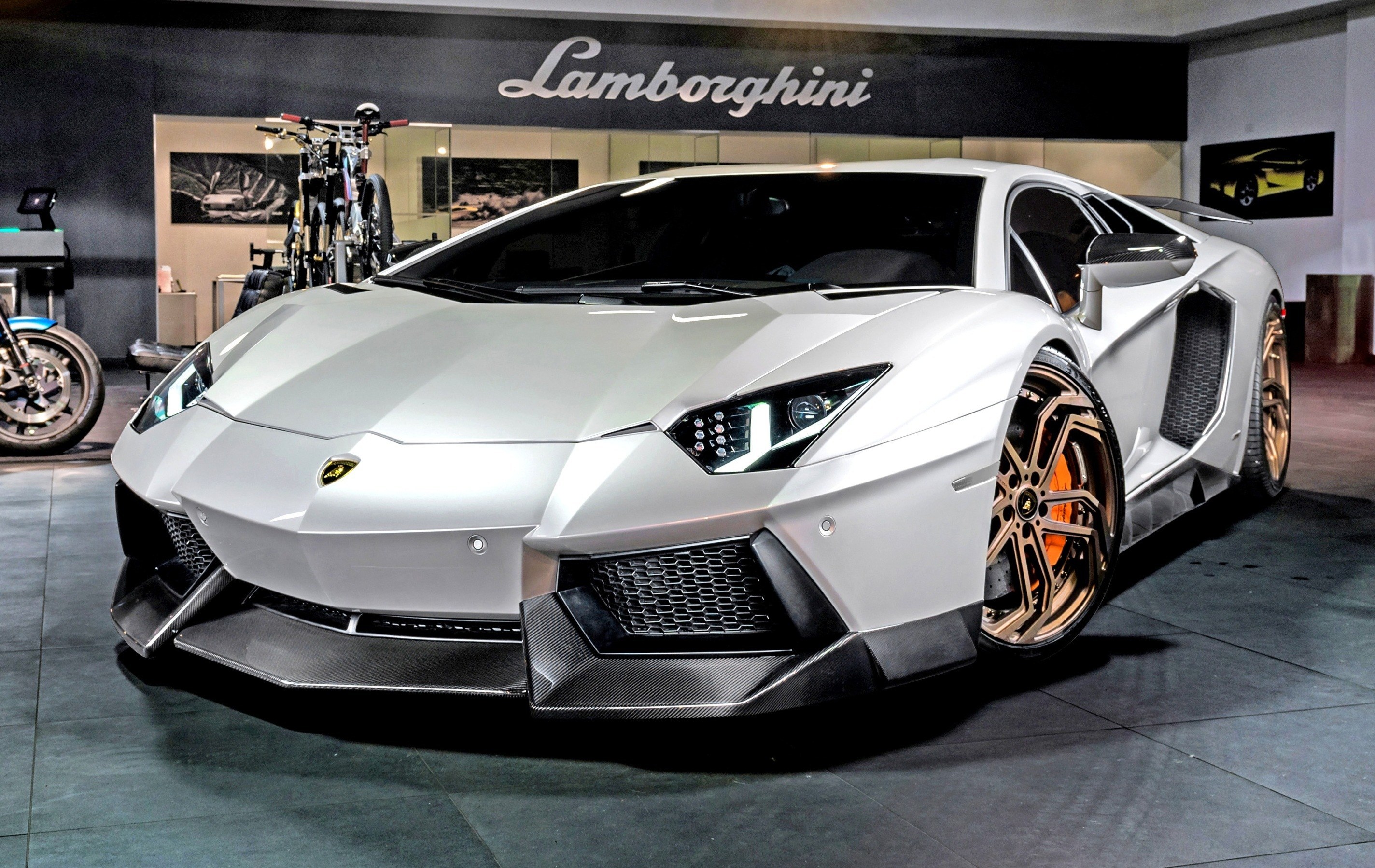 Lamborghini Aventador lp700-4 Roadster Silver